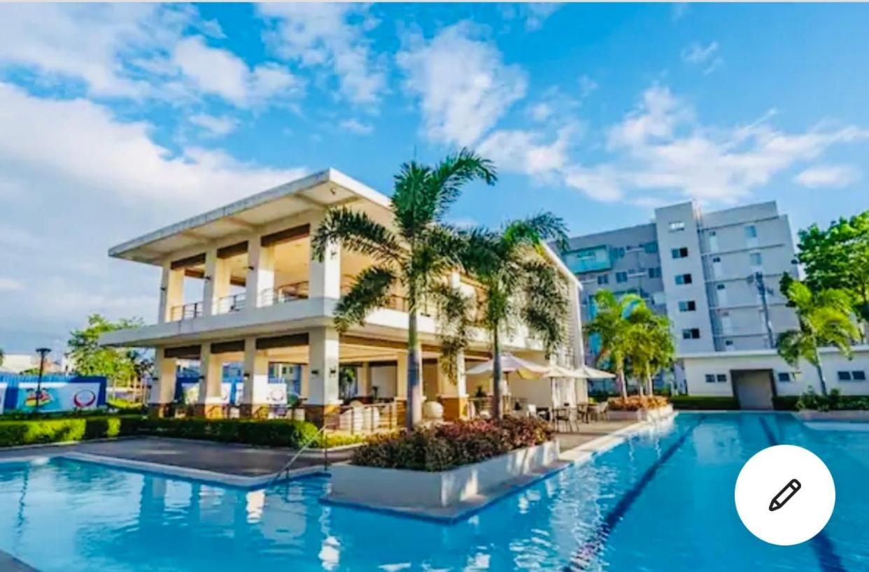 8 Spatial Condominium Davao City 외부 사진